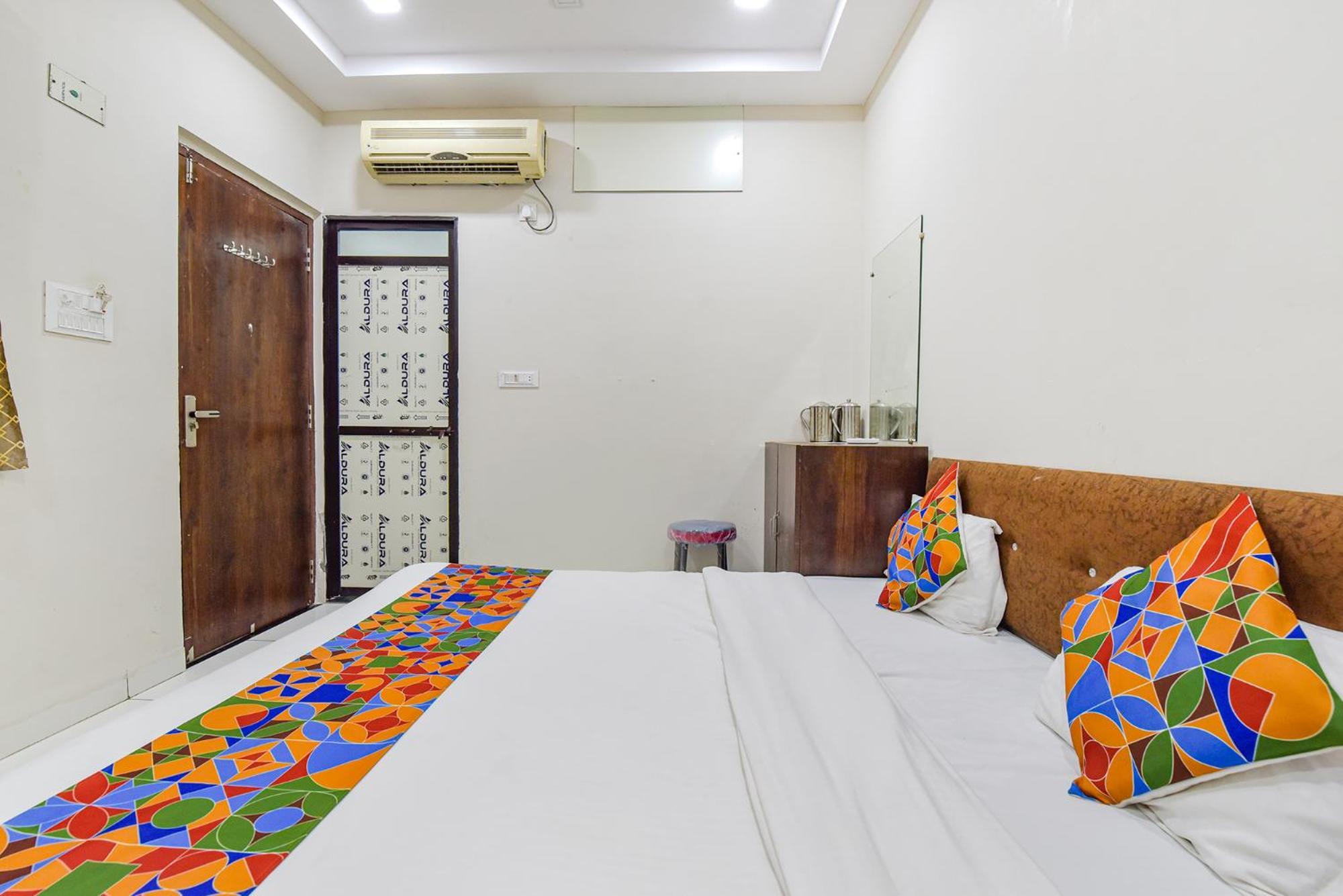 Fabexpress Devani Palace Ujjain Exterior foto