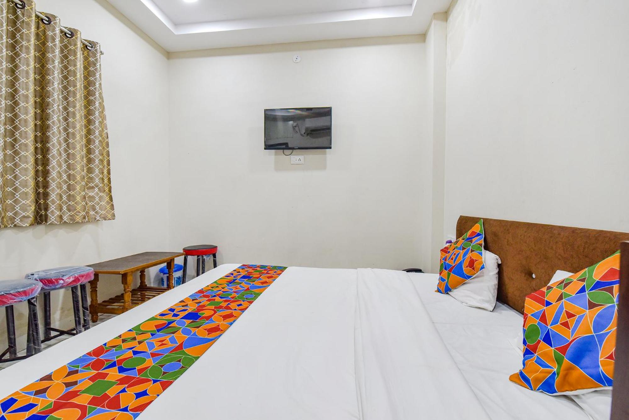 Fabexpress Devani Palace Ujjain Exterior foto