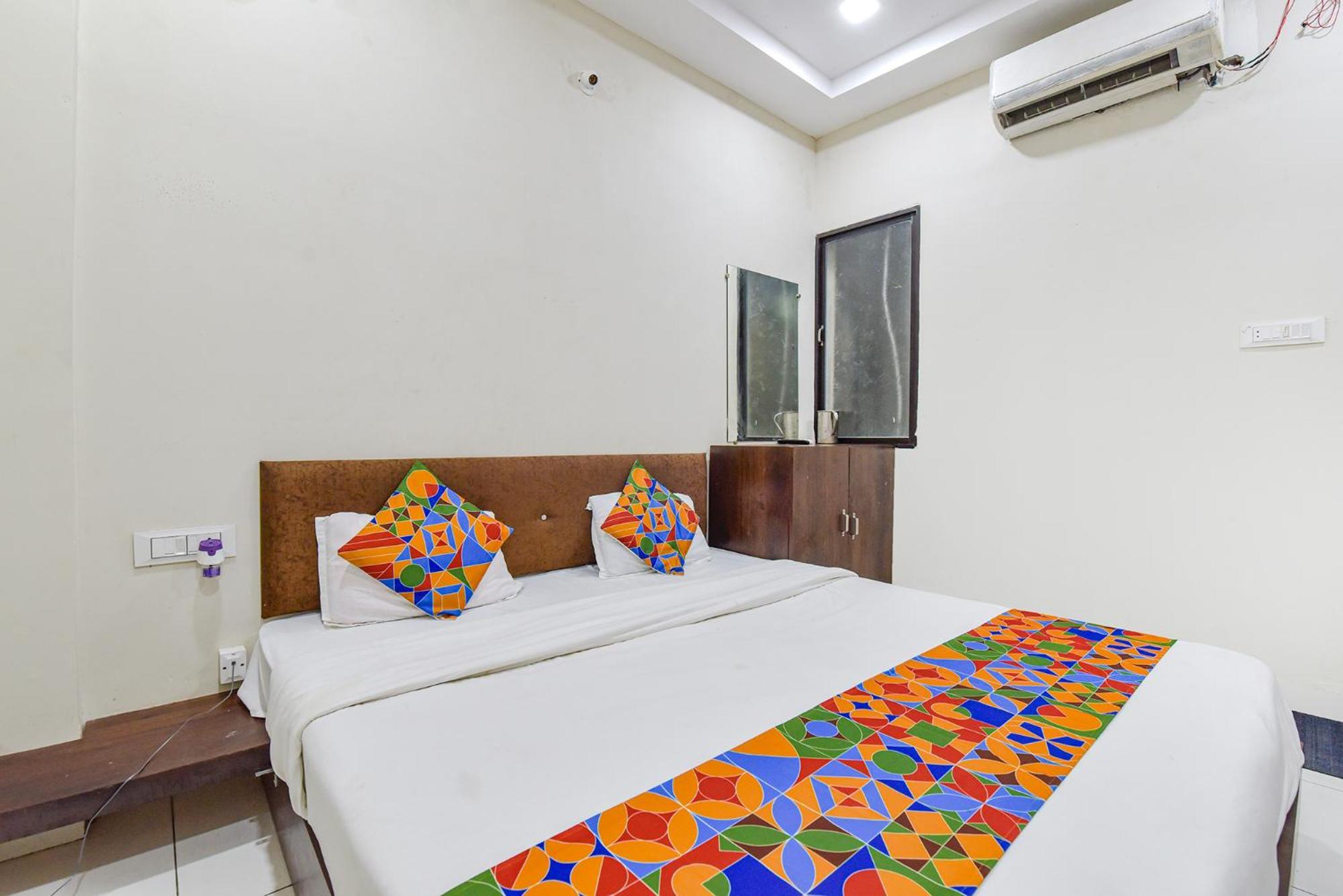 Fabexpress Devani Palace Ujjain Exterior foto